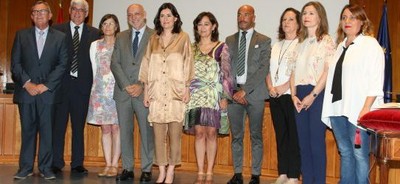 La ministra Montón (quinta por la izquierda), flanqueada por todo su equipo de nuevos altos cargos