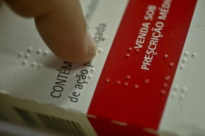 Medicamento etiquetado en braille