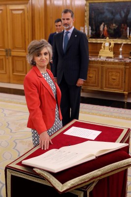 Jura del cargo de María Luisa Carcedo ante el Rey Felipe VI
