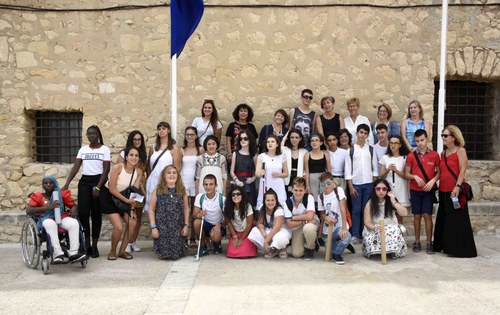 Foto de familia de los ganadores Prometeo de ambas ediciones