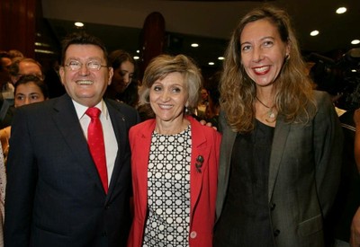 Ángel Sánchez, director general de la ONCE, y la vicepresidenta del Consejo General de la ONCE, Patricia Sanz, junto a la nueva ministra tras tomar posesión de su cargo