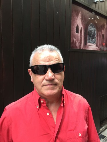 Carlos Valbuena, el veterano profesor ciego pionero en la educación inclusiva 