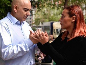 En Valencia, persona sordociega y su mediadora