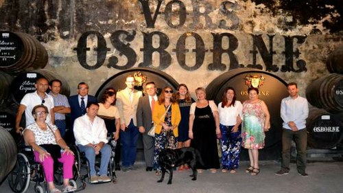 Grupo con discapacidad visitante a las Bodegas