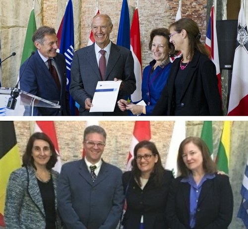 Arriba, el director de la OMPI sostiene el documento de ratificación  junto a responsables de la  UE y de la propia OMPI. Abajo, Francisco Martínez y Bárbara Martín junto a Mónica Halil y Michele Woods, de la OMPI
