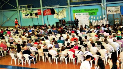 El presidente territorial de ONCE en Castilla-La Mancha, José Martínez, se dirige a los congregados en el acto institucional