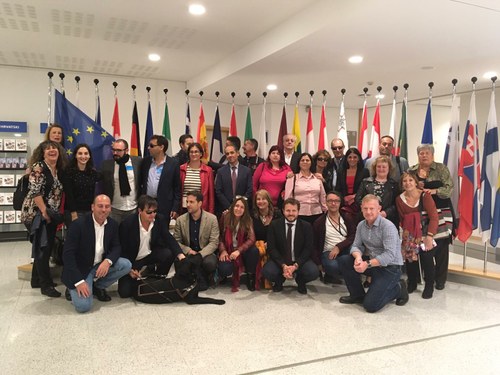 Foto de familia de consejeros y técnicos en el Parlamento Europeo