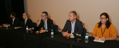 Participantes en la mesa de temas internacionales