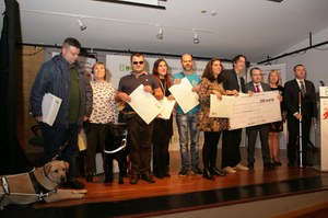 Galardonados y responsables de la ONCE, en el acto de entrega de premios 
