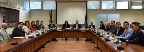 Reunión de constitución de la Mesa, con la secretaria de Estado, María José Rienda, en el centro