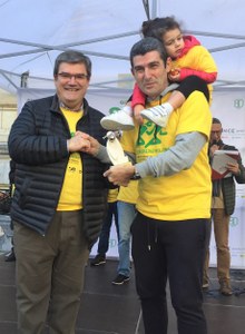 El alcalde de Bilbao, Juan Mª Aburto, junto a Ander Soriano, que muestra el Cascabel de Oro El alcalde de Bilbao, Juan Mª Aburto, junto a Ander Soriano, que muestra el Cascabel de Oro