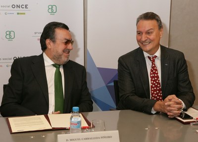 Carballeda (a la izquierda) y Alonso presentan la renovación del convenio