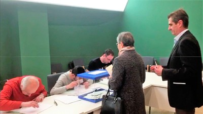 Votantes en la Dirección de Vitoria