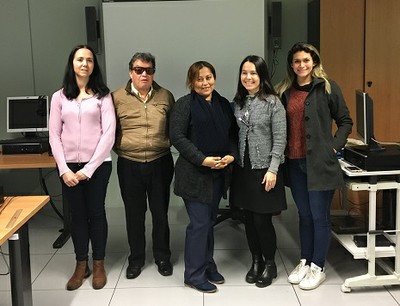 Foto de familia de los representantes ecuatorianos y la técnico de FOAL