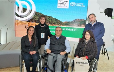 Foto familia ONCE- CONAMA presentación de la Guía de espacios naturales accesibles
