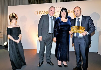 Jaime Calzado (a la derecha) recoge el premio en Berlín