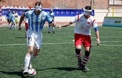 Imagen de un partido de fútbol 5 (para ciegos) entre los equipos de Málaga y Madrid