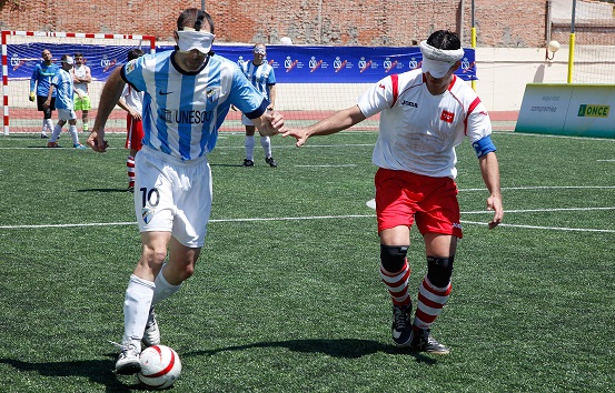 Imagen de un partido de fútbol 5 (para ciegos) entre los equipos de Málaga y Madrid
