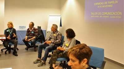 El grupo de padres durante el Taller de Comunicación