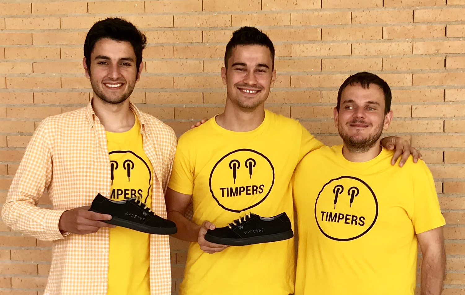 Diego, a la derecha, con los otros dos miembros del equipo Timpers 
