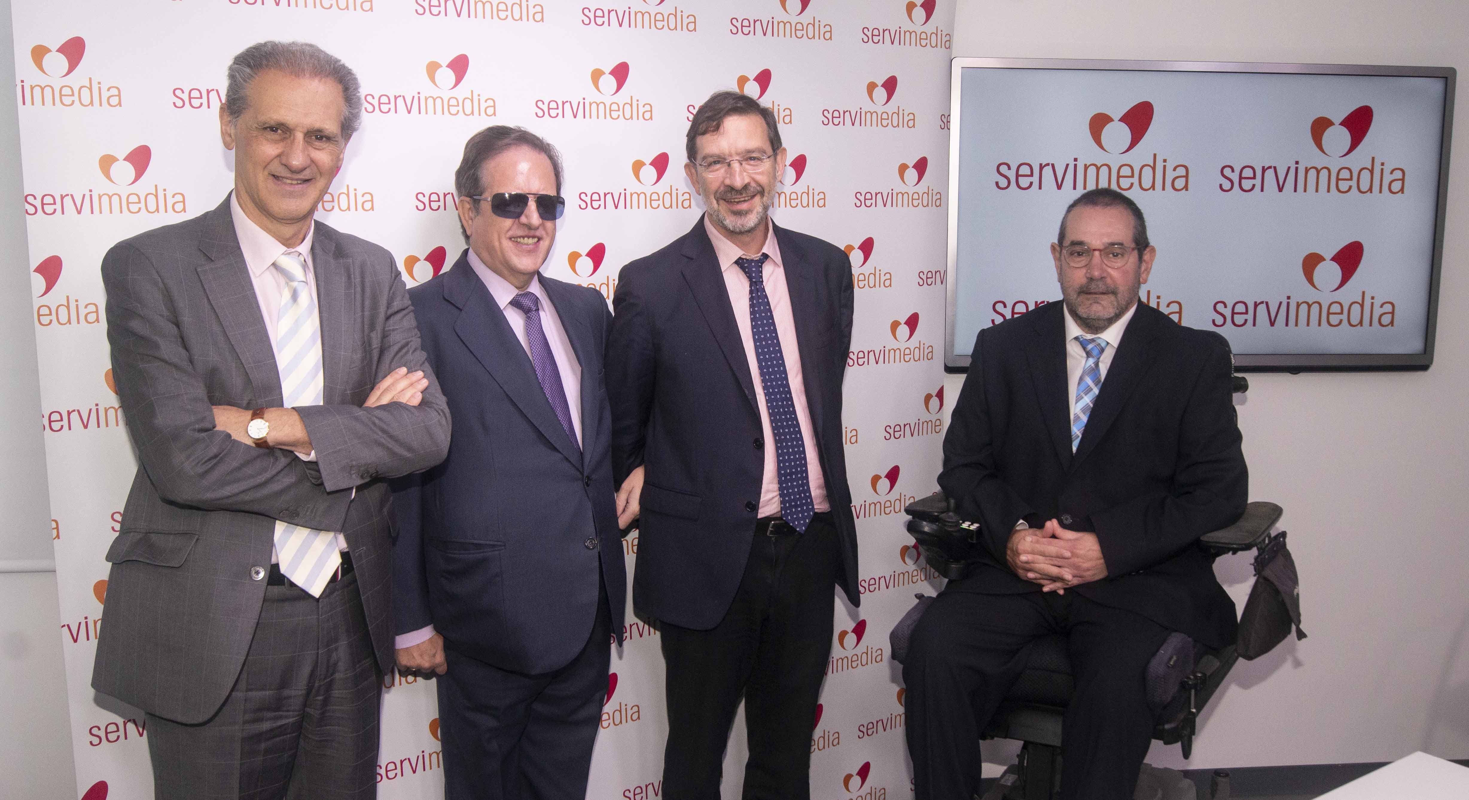 Participantes en el encuentro informativo. De izd a dcha José Manuel González Huesa, director de Servimedia, junto a  Rafael de Lorenzo, Martínez-Puijalte y Javier Miranda