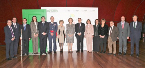 Foto de familia de premiados y autoridades