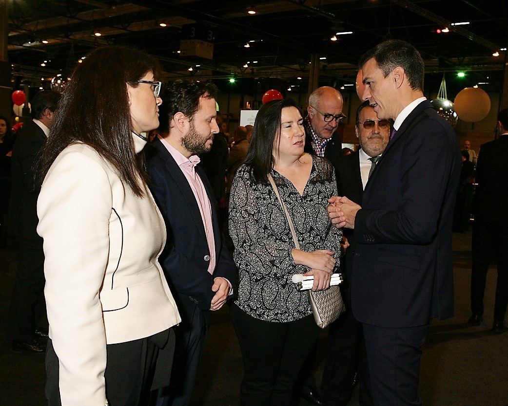 Sánchez saluda a los responsables del área de Relaciones Internacionales del Grupo Social ONCE