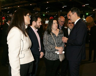Sánchez saluda a los responsables del área de Relaciones Internacionales del Grupo Social ONCE