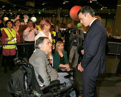 El presidente saluda a algunos responsables de Fundación ONCE
