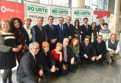  Foto de Familia de los responsables e invitados en la fiesta de la ONCE  en Euskadi