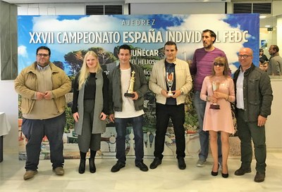 Foto de familia de los triunfadores en Almuñécar