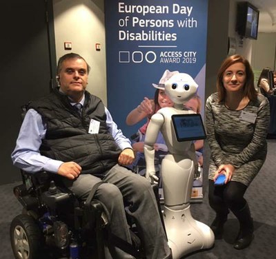 Jesús Hernández y Jésica Rivero, en Bruselas