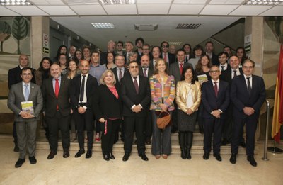 Foto de familia de la Asamblea con la infanta y las autoridades deportivas a las puertas del CSD