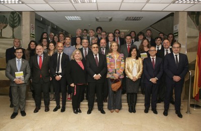 Foto de familia de la Asamblea con la infanta y las autoridades deportivas a las puertas del CSD