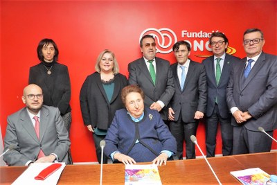 La infanta Margarita (en el centro) con los principales responsables del Patronato de Fundación ONCE