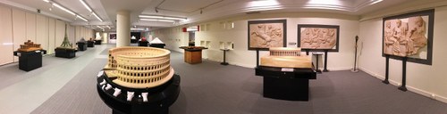 Vista panorámica de la sala de maquetas de monumentos del Museo Tiflológico