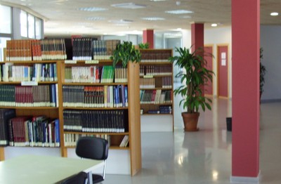 Sala de lectura de biblioteca pública