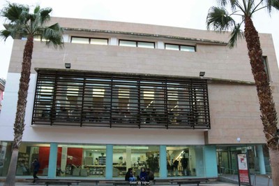 Fachada de la Biblioteca Pública Pilar Barnés, de Lorca