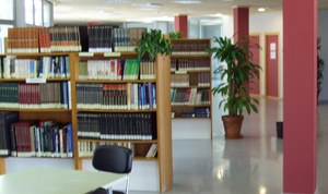 Sala de lectura de biblioteca pública