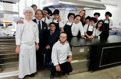 El equipo de cocina de Universo Santi en las instalaciones de Jerez