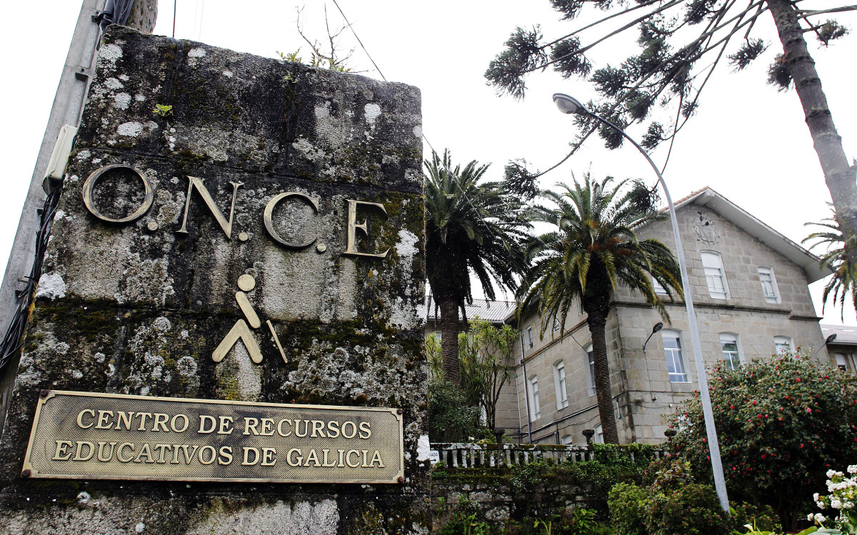 Fachada y entrada del CRE de la ONCE en Pontevedra