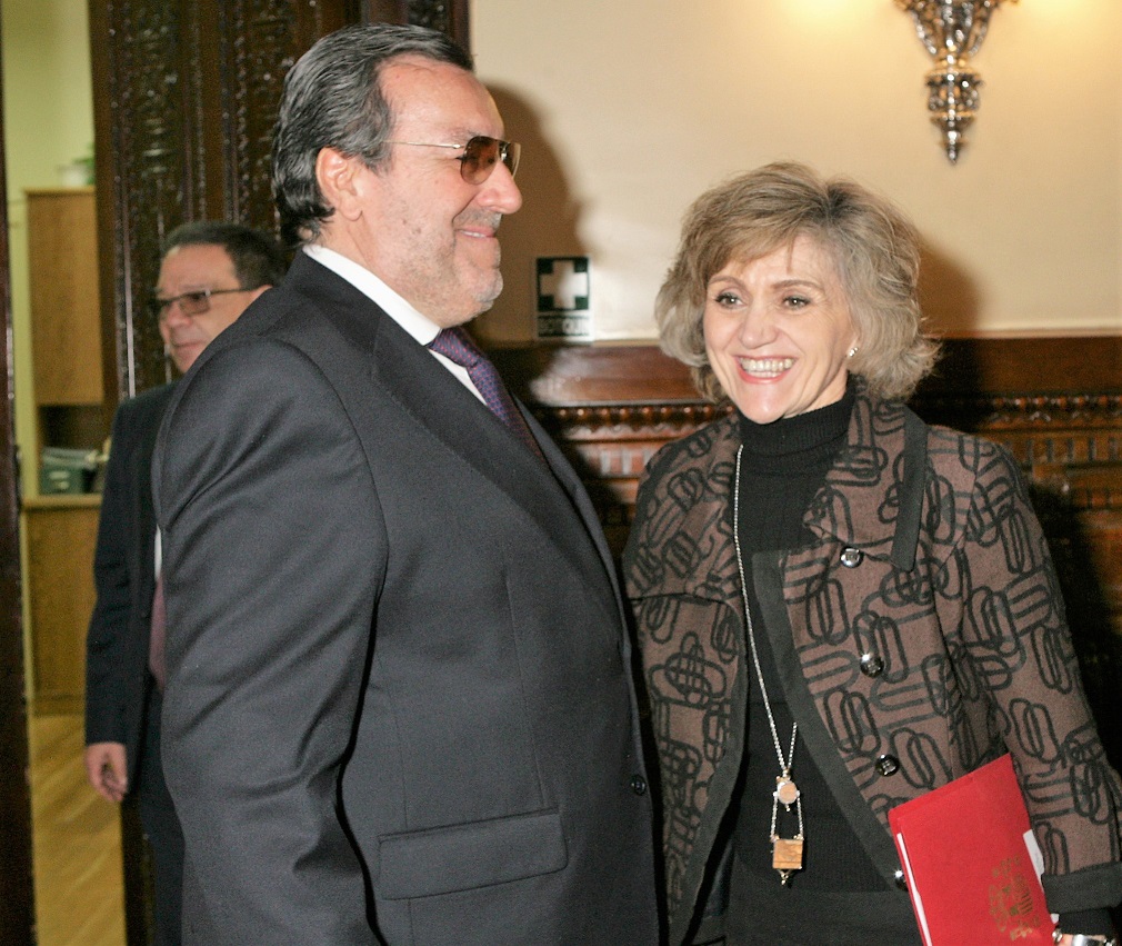 Miguel Carballeda recibe a la ministra Carcedo a su llegada a la sede del Consejo General de la ONCE
