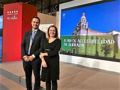 El alcalde de Serrada y Jesica Rivero en el acto de presentación del Plan de Accesibilidad local