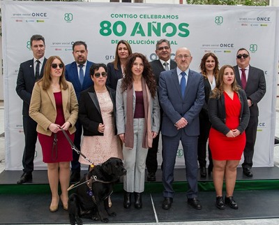 Foto de familia del Consejo andaluz junto a la consejera del gobierno de Andalucía