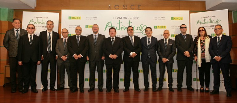 Miguel Carballeda junto al equipo de Dirección General