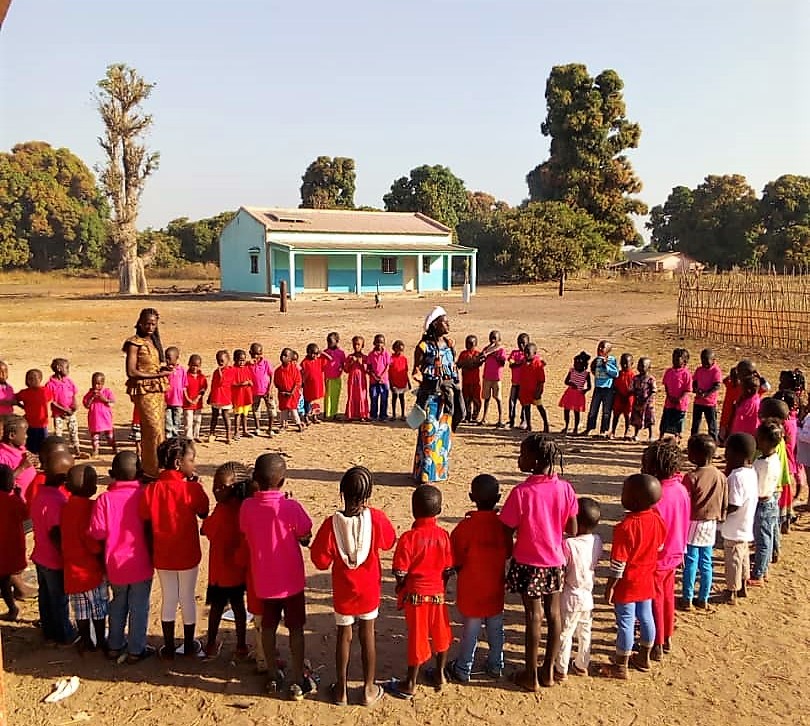 Niños y niñas en una de las escuelas impulsadas por el proyecto ‘Laovo Cande’ en Guinea Bissau