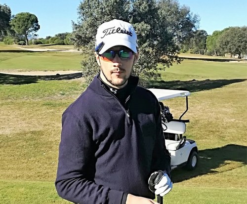 Alejandro, en el campo de golf Alejandro, en el campo de golf