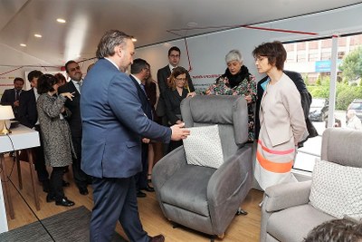 Visita de la comisaria Thyssen el pasado año durante la estancia de la Casa Accesible en Madrid