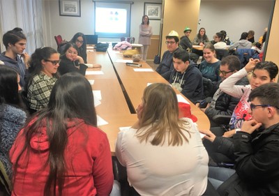 Los alumnos participan en una actividad