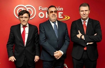 De izquierda a derecha, Alberto Durán, Miguel Carballeda y Carlos de la Iglesia, como representante de Microsoft